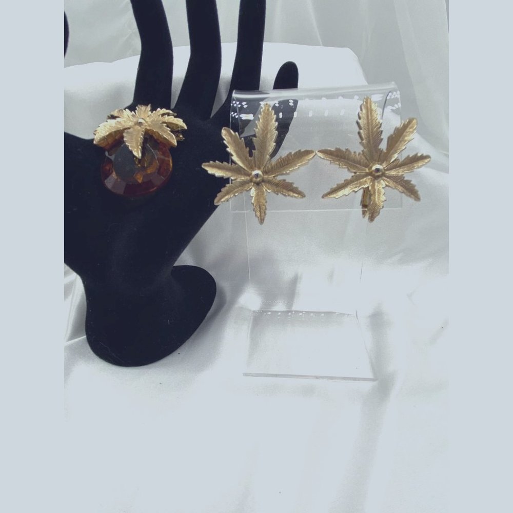 Sarah Coventry Signed Vintage 2 Piece Set Matching Brooch and Clip Earrings Larg